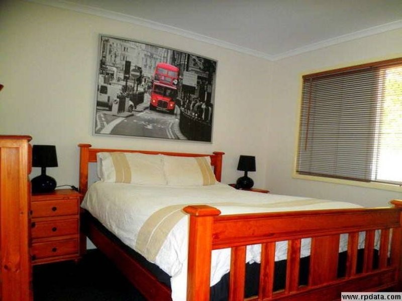 2/35 Burra Street, Chevron Island QLD 4217