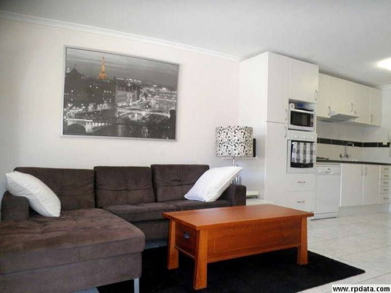 2/35 Burra Street, Chevron Island QLD 4217