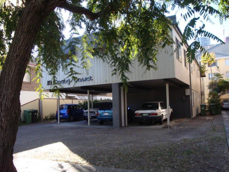 19 Darrambal Street, Surfers Paradise QLD 4217