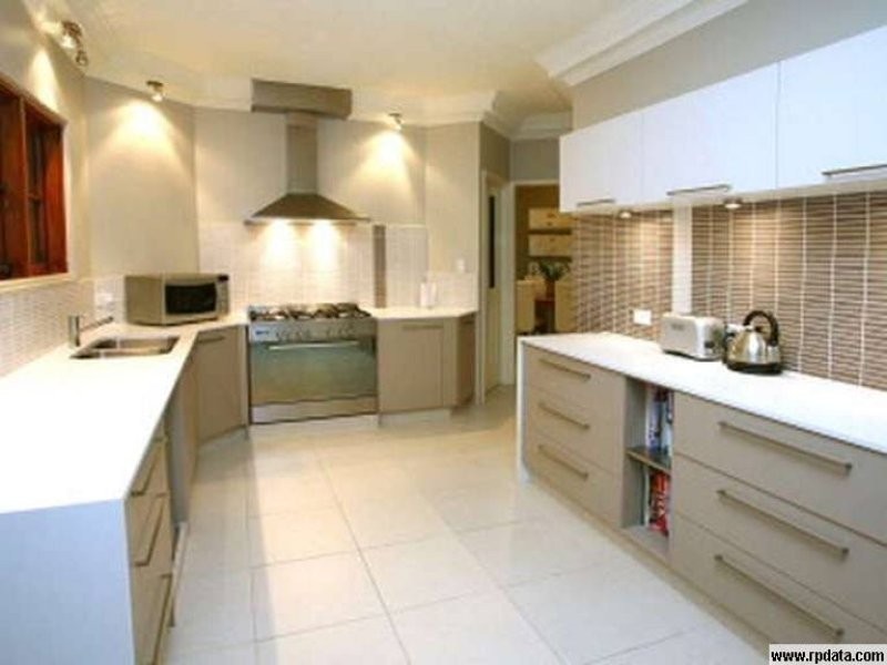 17 Dunbarton Avenue, Bundall QLD 4217