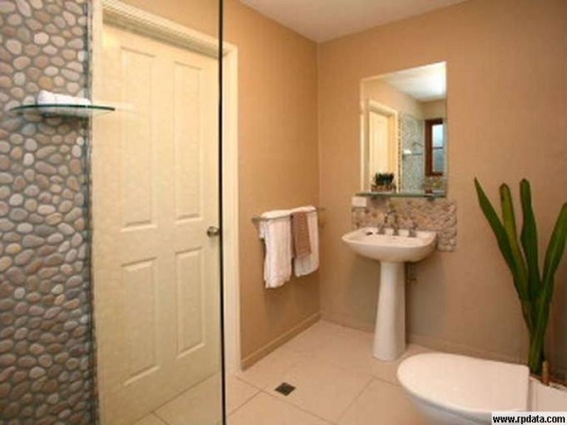 17 Dunbarton Avenue, Bundall QLD 4217