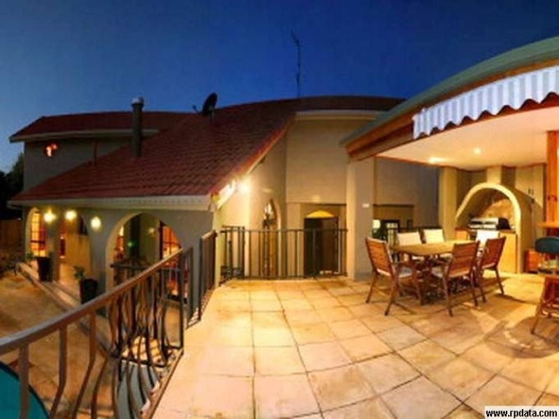 17 Dunbarton Avenue, Bundall QLD 4217