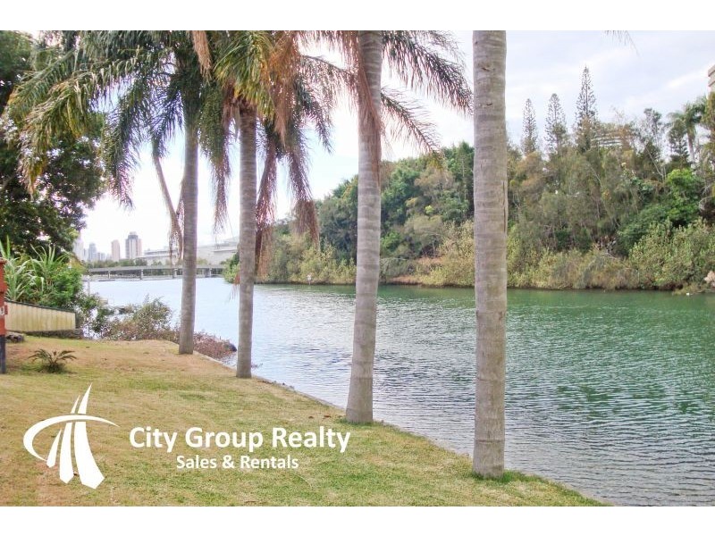 Broadbeach Waters QLD 4218