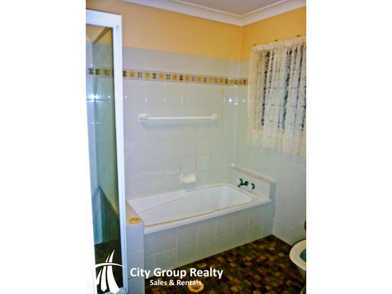 27 Albion Avenue, Miami QLD 4220