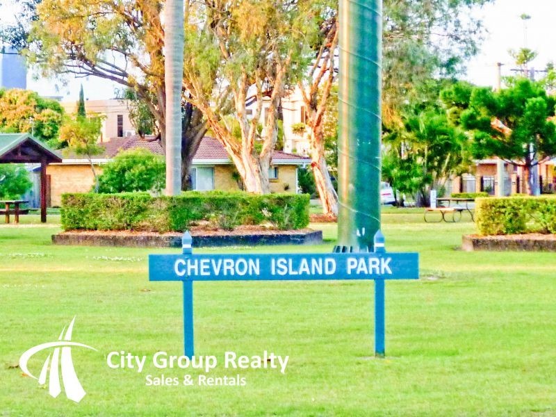 74 Thomas Drive, Chevron Island QLD 4217