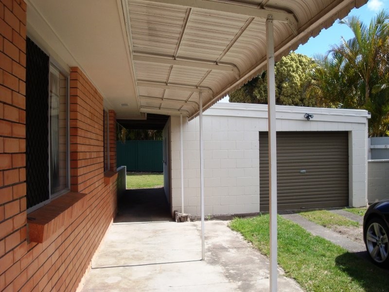 27 Savoy Drive, Broadbeach Waters QLD 4218