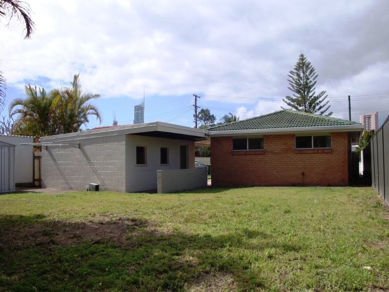 27 Savoy Drive, Broadbeach Waters QLD 4218