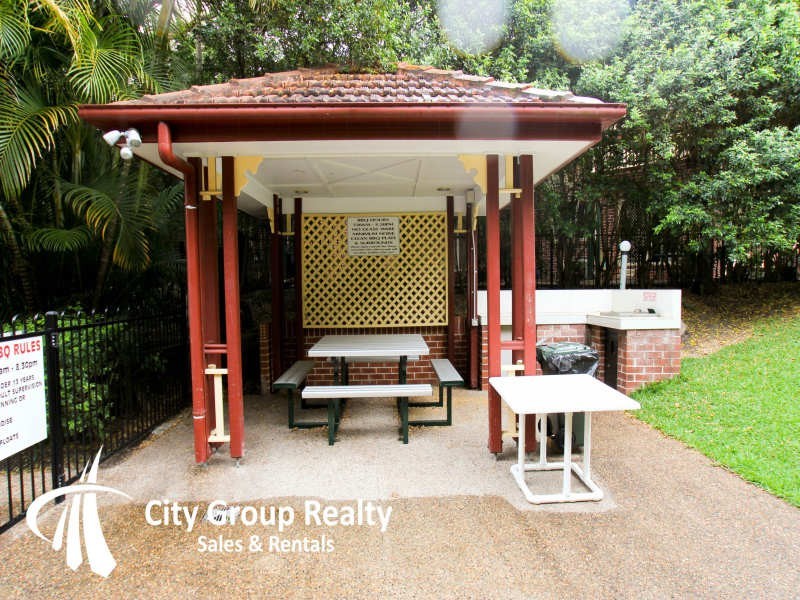 100 Racecourse Drive, Bundall QLD 4217
