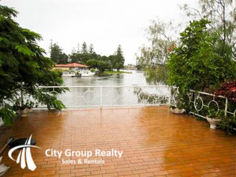 1 Sheridan Park Avenue, Broadbeach Waters QLD 4218