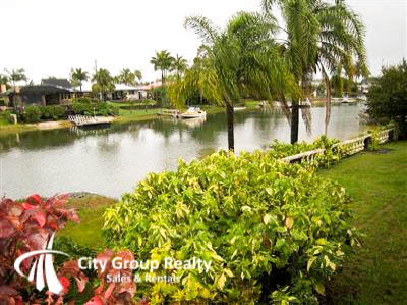 1 Sheridan Park Avenue, Broadbeach Waters QLD 4218