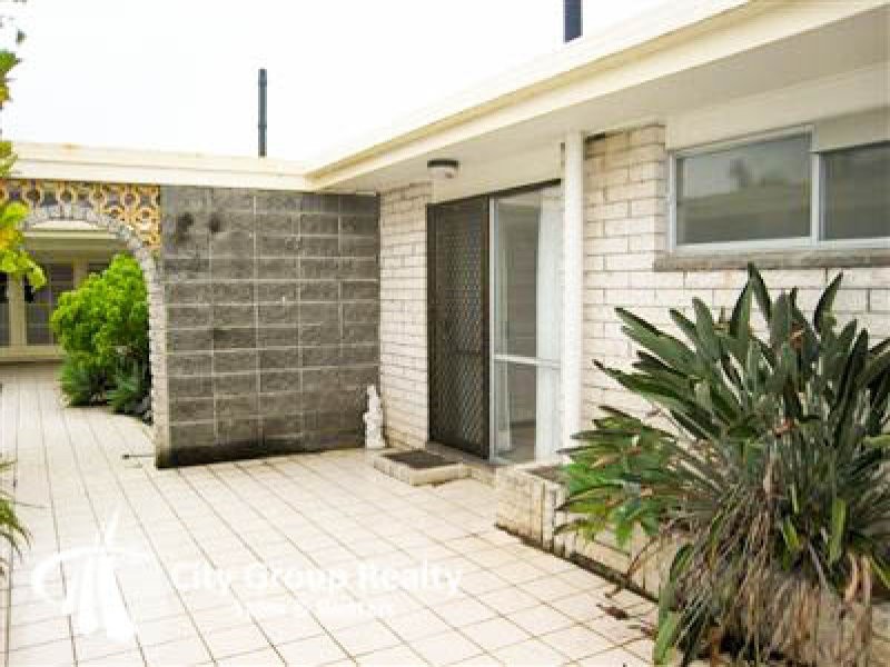 1 Sheridan Park Avenue, Broadbeach Waters QLD 4218