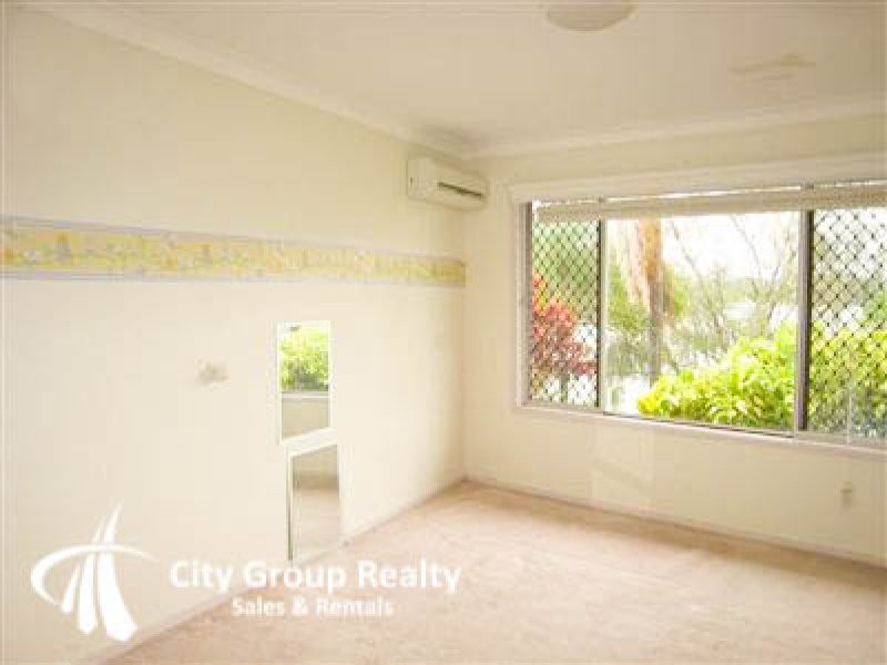 1 Sheridan Park Avenue, Broadbeach Waters QLD 4218