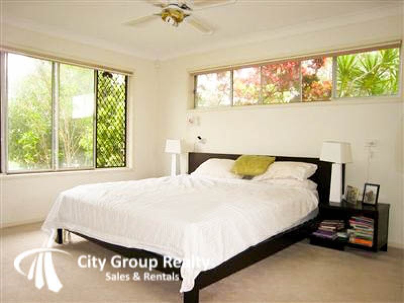 1 Sheridan Park Avenue, Broadbeach Waters QLD 4218