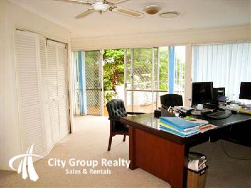 1 Sheridan Park Avenue, Broadbeach Waters QLD 4218