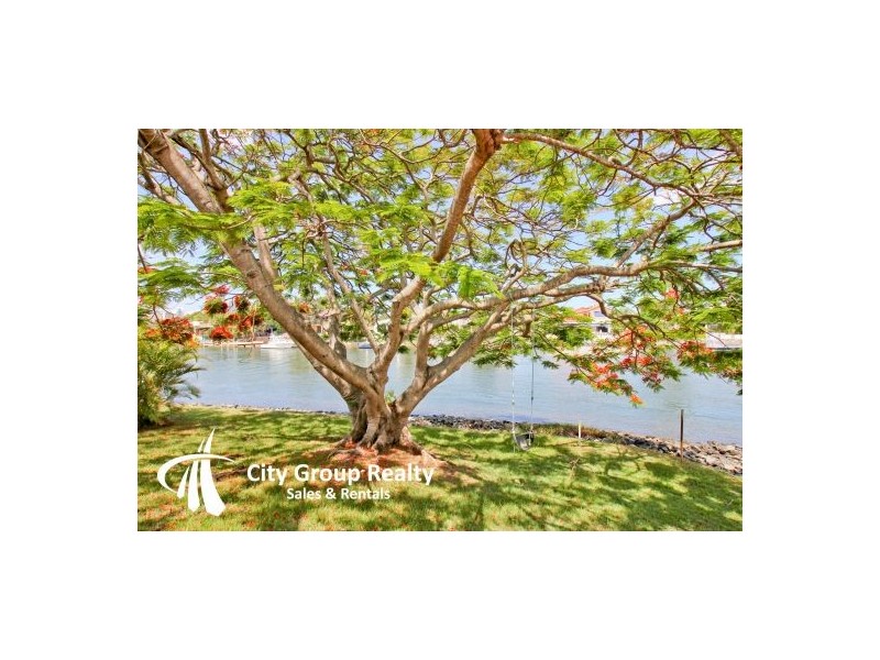 1 Sheridan Park Avenue, Broadbeach Waters QLD 4218