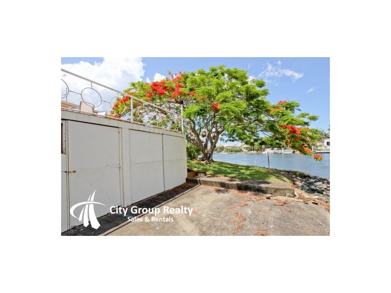 1 Sheridan Park Avenue, Broadbeach Waters QLD 4218