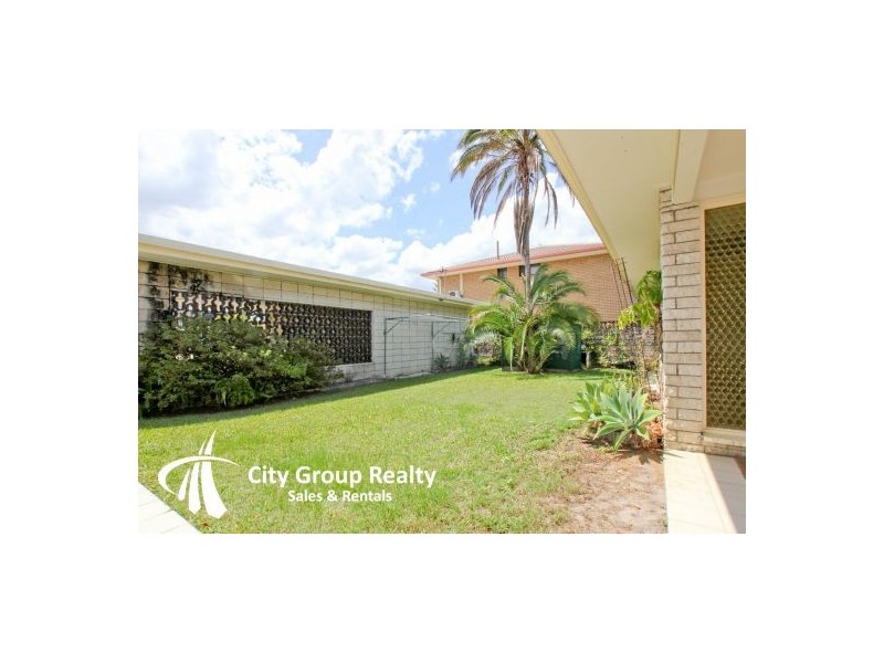 1 Sheridan Park Avenue, Broadbeach Waters QLD 4218