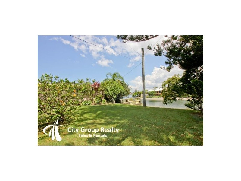 1 Sheridan Park Avenue, Broadbeach Waters QLD 4218