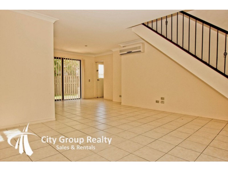302 Christine Avenue, Varsity Lakes QLD 4227