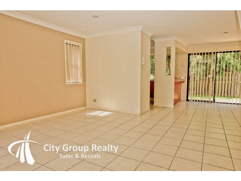302 Christine Avenue, Varsity Lakes QLD 4227