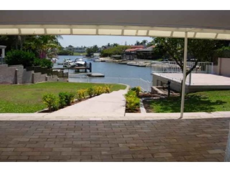 40 Cyrpess Drive, Broadbeach Waters QLD 4218