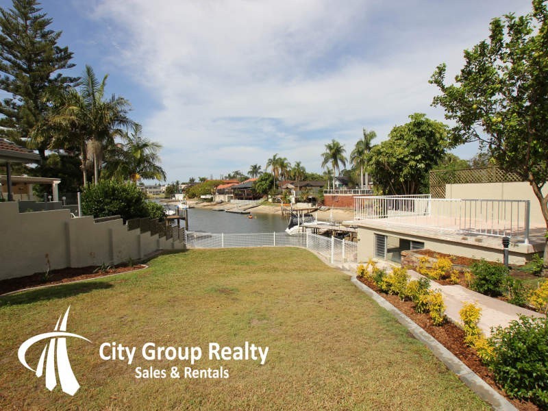 40 Cyrpess Drive, Broadbeach Waters QLD 4218