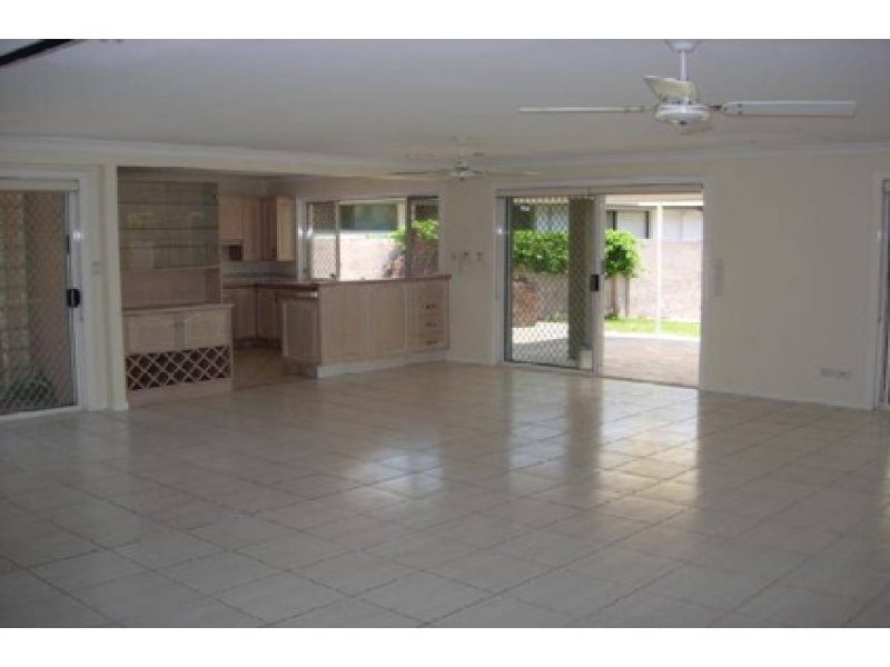 40 Cyrpess Drive, Broadbeach Waters QLD 4218