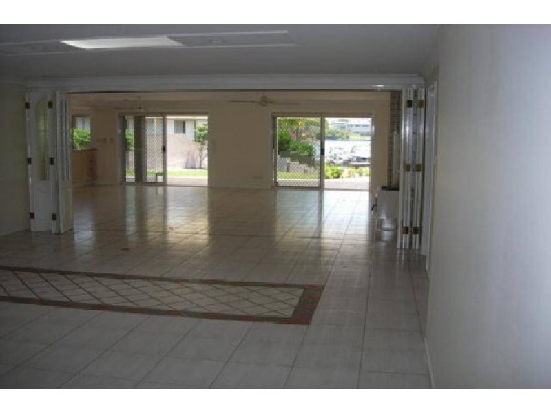 40 Cyrpess Drive, Broadbeach Waters QLD 4218