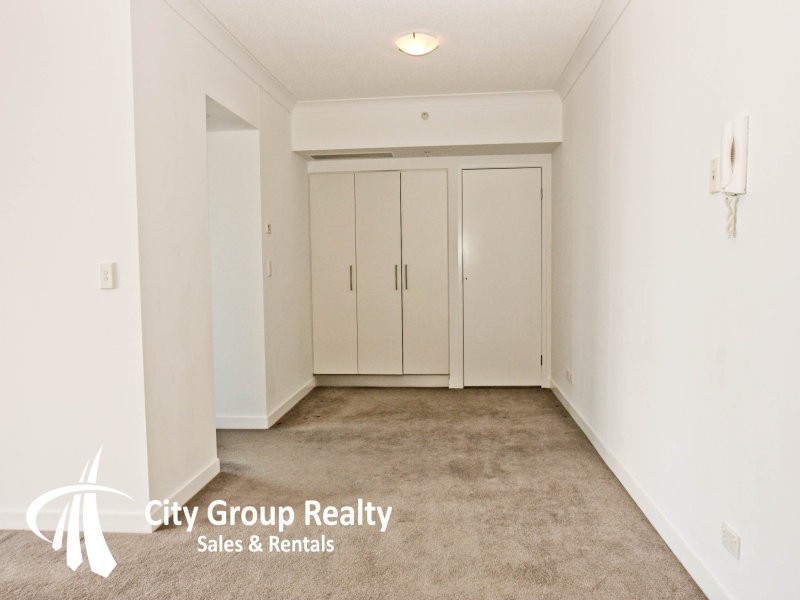 9 Lawson Street, Southport QLD 4215