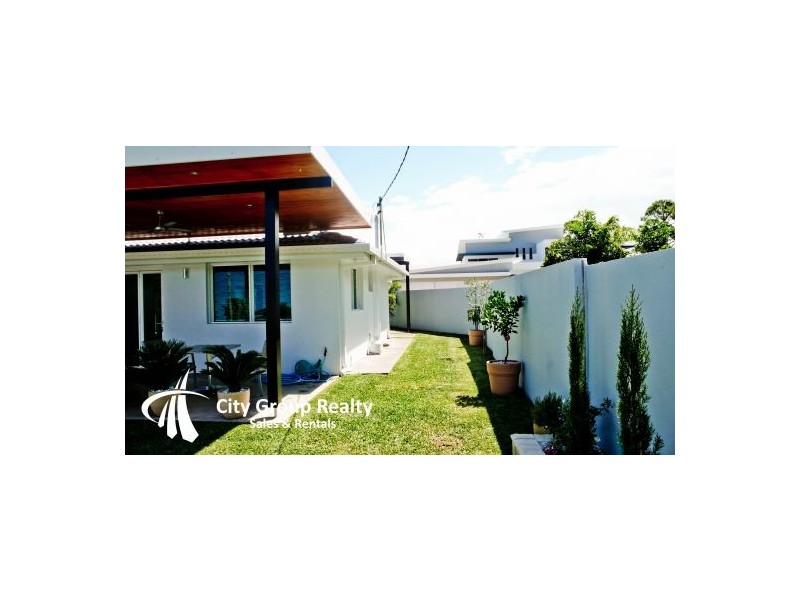 49 Allambi Avenue, Broadbeach Waters QLD 4218