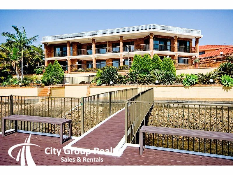 12 Lowanna Court, Mermaid Waters QLD 4218