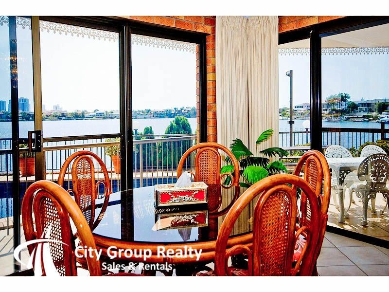 12 Lowanna Court, Mermaid Waters QLD 4218