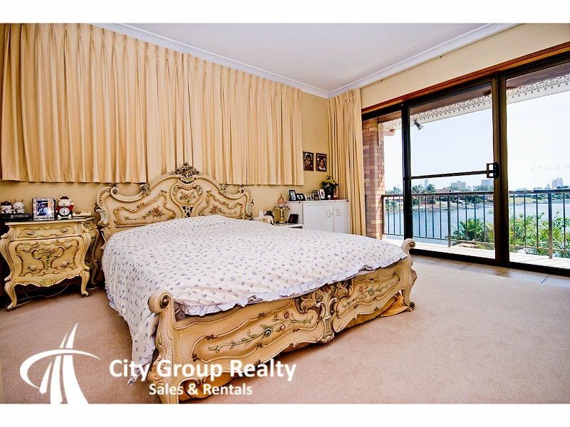 12 Lowanna Court, Mermaid Waters QLD 4218