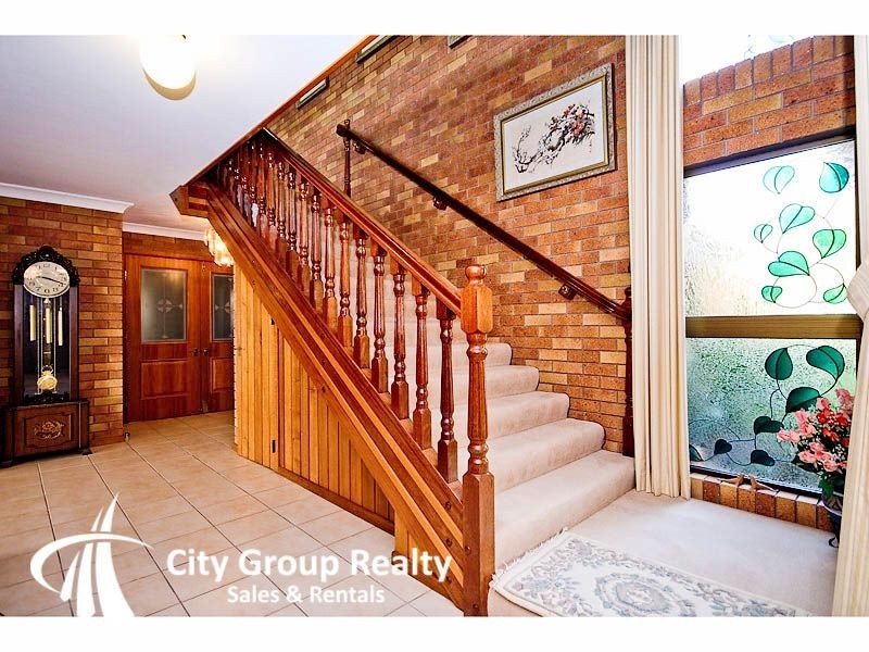 12 Lowanna Court, Mermaid Waters QLD 4218