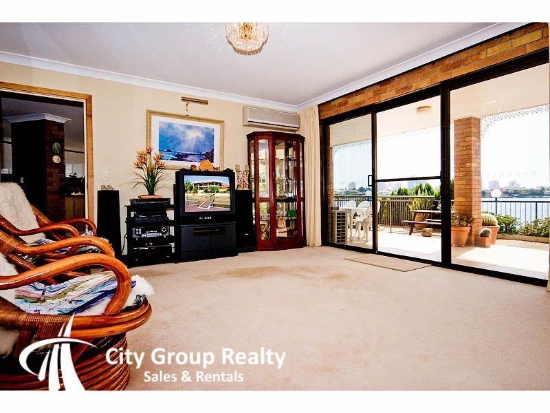 12 Lowanna Court, Mermaid Waters QLD 4218