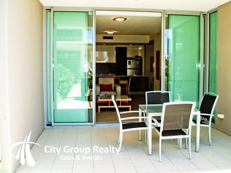 33 T E Peters Drive, Broadbeach QLD 4218