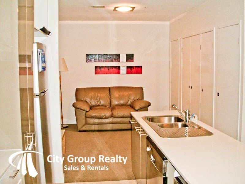 33 T E Peters Drive, Broadbeach QLD 4218