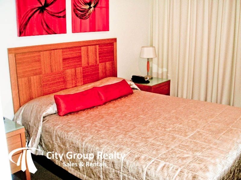 33 T E Peters Drive, Broadbeach QLD 4218