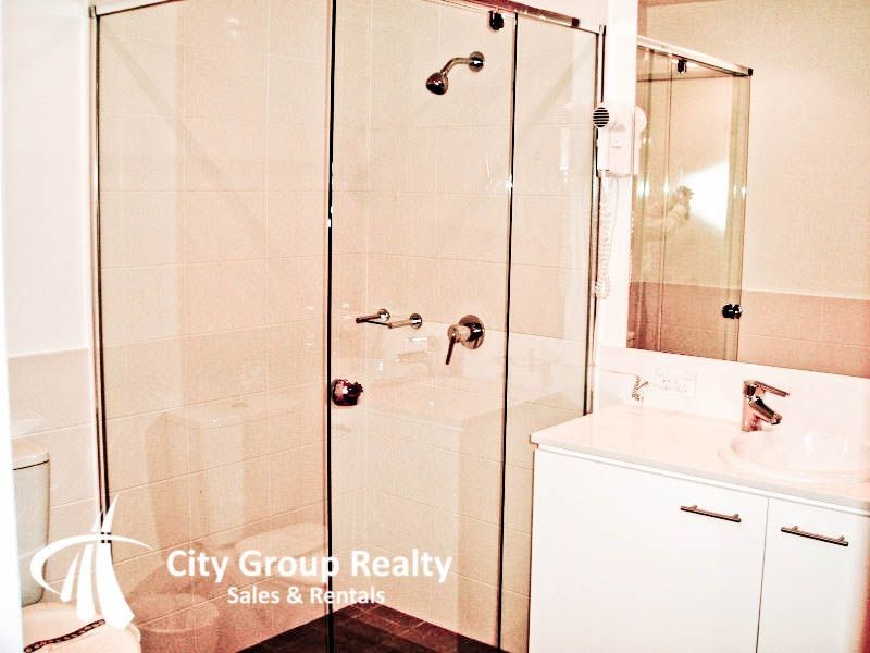 33 T E Peters Drive, Broadbeach QLD 4218