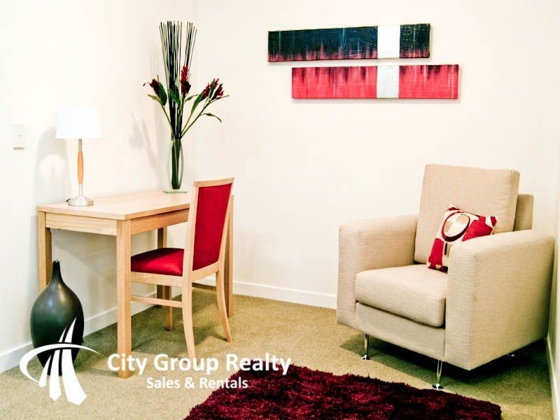 33 T E Peters Drive, Broadbeach QLD 4218