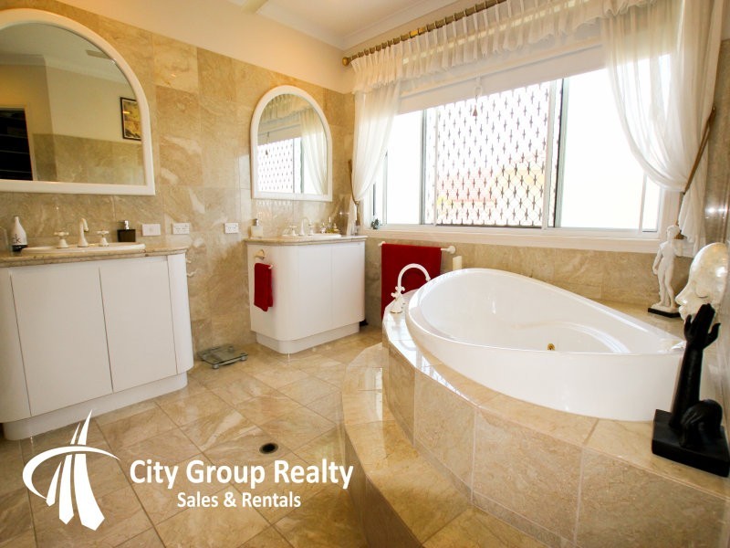 Clear Island Waters QLD 4226