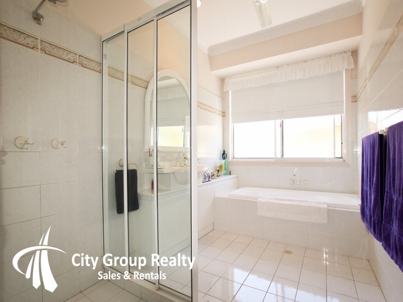 Clear Island Waters QLD 4226