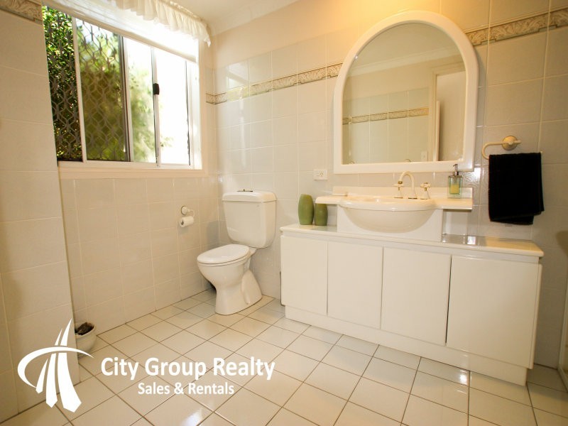 Clear Island Waters QLD 4226