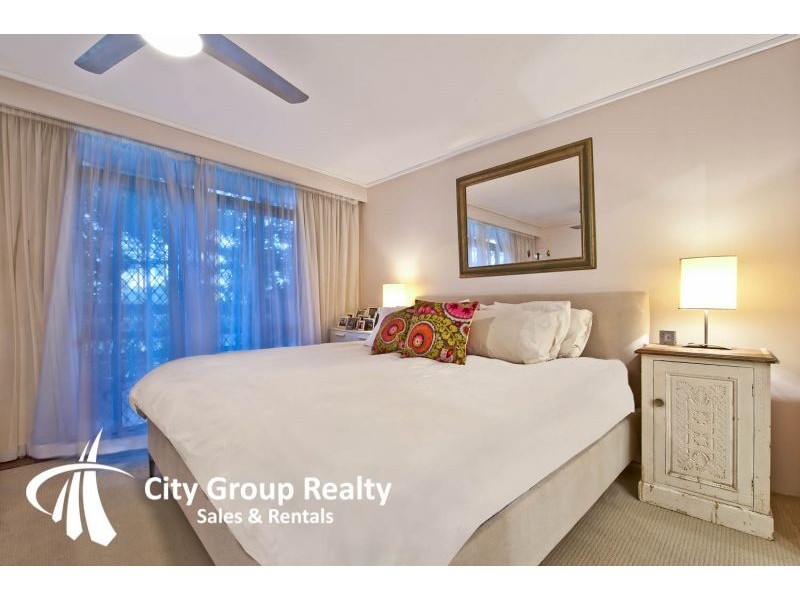 186 Ferny Ave, Main Beach QLD 4217