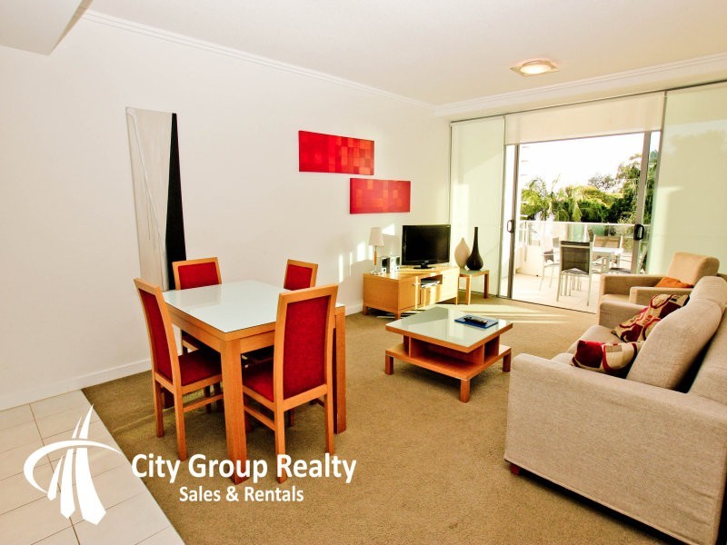 33 T E Peters Drive, Broadbeach Waters QLD 4218