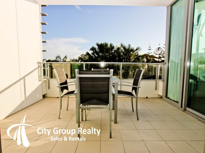 33 T E Peters Drive, Broadbeach Waters QLD 4218