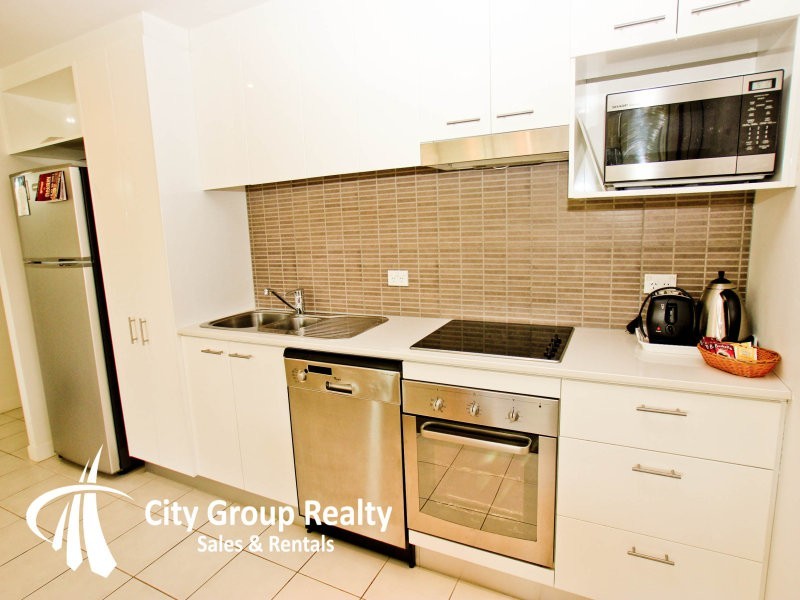 33 T E Peters Drive, Broadbeach Waters QLD 4218