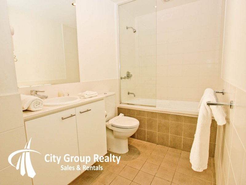 33 T E Peters Drive, Broadbeach Waters QLD 4218