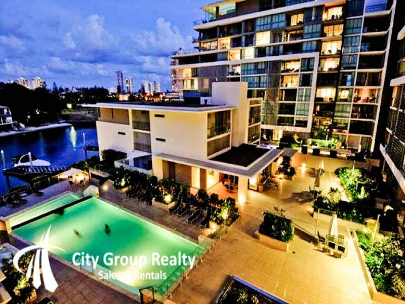 33 T E Peters Drive, Broadbeach Waters QLD 4218