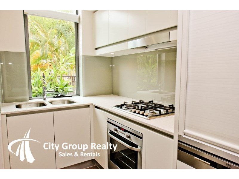 28 Bayview Street, Runaway Bay QLD 4216